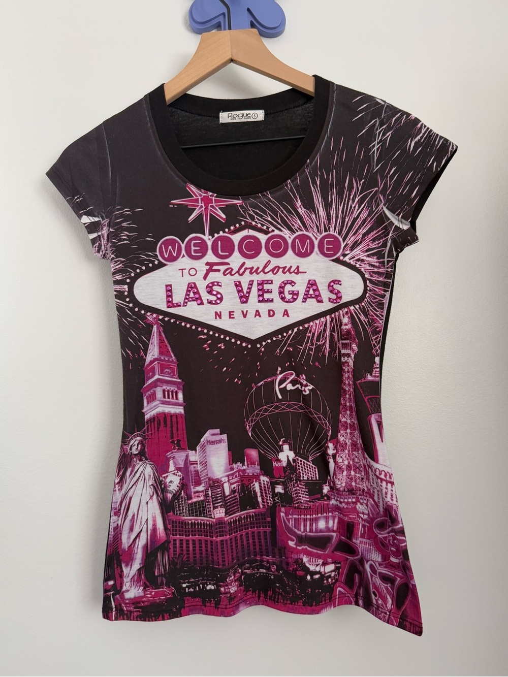 Y2K Small Las Vegas Print Short Sleeve Tee Black Pink Slim Fit